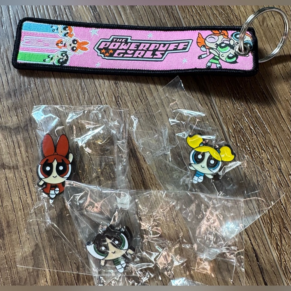 POWER PUFF GIRLS-NWT Key Chain & 3 Pin Bundle